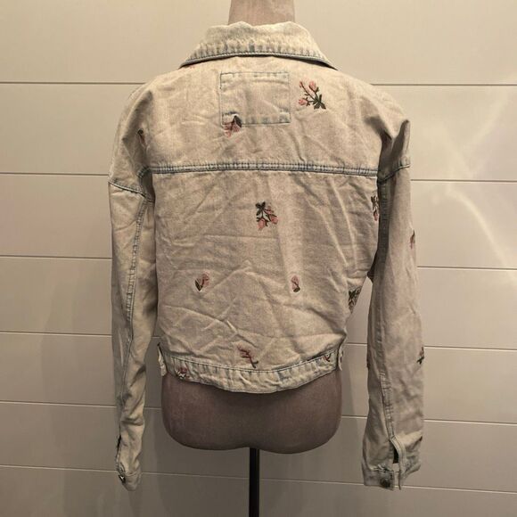 Sincerly Jules Gray and Pink Jean Jacket with pink embroidered flowers. Size M - Picture 5 of 10